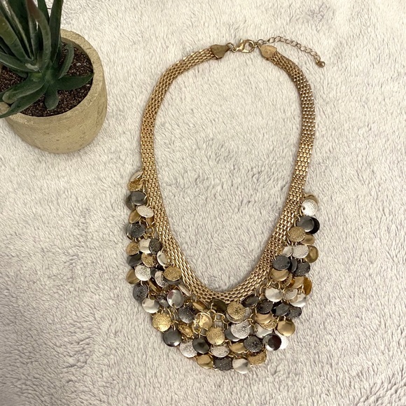 🤍Mixed Metal Tones Bib Necklace - Picture 3 of 7